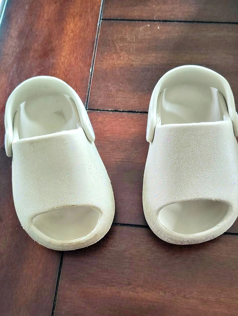 Koolababy  Glitter Slide Sandals in Cream Like New